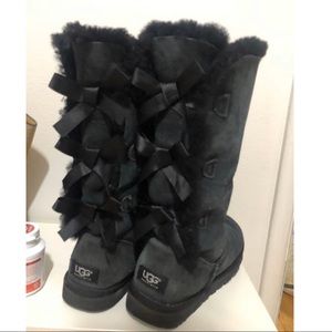 🚫SOLD🚫‼️Ugg Bailey Bow boots Size 7